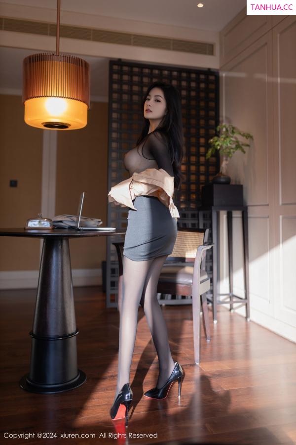   [XiuRen]高清写真图 2024.07.10 No.8835 谭小灵 黑丝美腿第27张图片